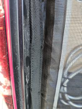 Preview: Moskitonetz Insektenschutzgitter VW T5 / T6 / T6.1 Heckklappe – Magnetische Befestigung - Reißverschluss - Detail
